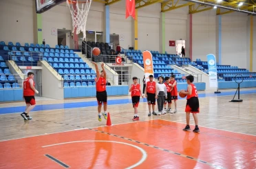 Yeşilyurt Belediyesi’nin Basketbol Turnuvası’nda dostluk ve rekabet bir arada yaşandı 