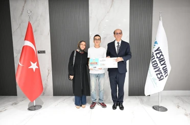 Yeşilyurt’ta YKS’de ilk 2 bine giren öğrencilere ödül 