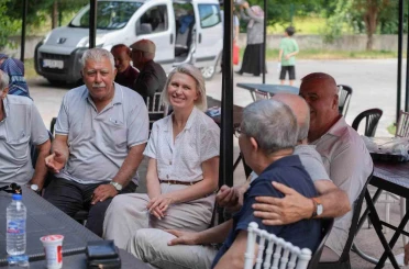 Yetiştirme yurdunda kalan vatandaşlar yıllar sonra aynı sofrada buluştu 