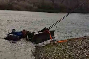 Yıkamak istediği traktör Kızılırmak’a gömüldü: İmdadına belediye ekipleri yetişti 