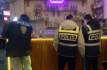 Yılbaşı öncesi, Bursa polisinden eş zamanlı sahte alkol denetimi 