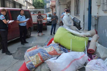 Yıldırım’da çöp ev temizlendi, 5 ton çöp çıktı 