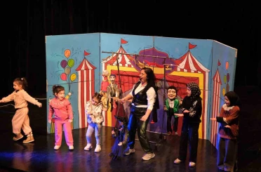 Yıldırımlı çocuklara kukla gösterisi 