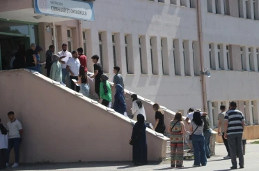 YKS’nin ilk oturumu TYT başladı, Erzincan’da 7 bin 892 aday sınava girdi 