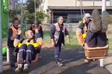 Yoğun çalışma temposuna salıncak molası verdiler 