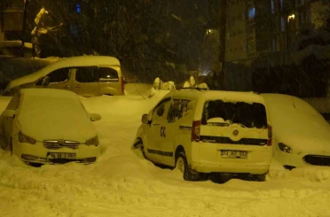 Yoğun kar ve tipi Bitlis’te hayatı olumsuz etkiledi 