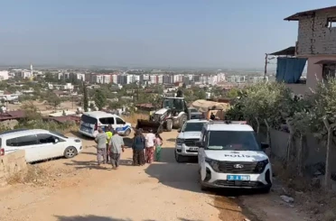 Yokuş aşağı inen otomobil iş makinesine çarptı: 1 ölü 