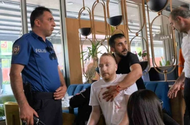 Yol kavgasında kan aktı: 1’i ağır 4 kişi bıçakla, 1 polis memuru arbede sonucu yaralandı 