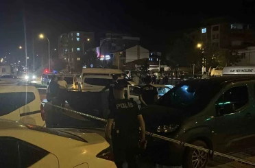 Yol kenarındaki otomobilde bir kadın ölü, bir kişi ağır yaralı halde bulundu 