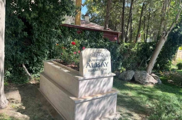 Yol ortasındaki mezar yeni yerine taşındı 