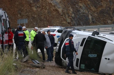 Yolcu minibüsü devrildi: 7 yaralı