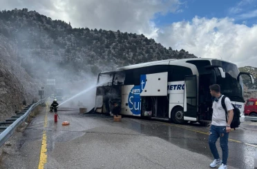 Yolcu otobüsü alev aldı
