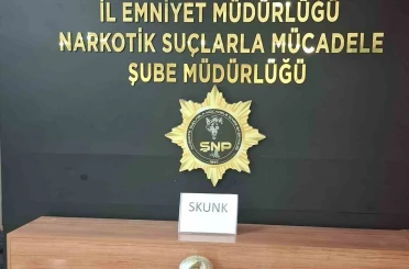 Yolcunun çantasından uyuşturucu çıktı 