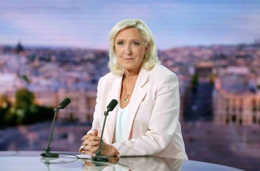 Yolsuzluktan suçlu bulunan Fransız siyasetçi Le Pen, cumhurbaşkanlığı adaylığını duyurdu 