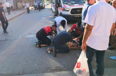 Yolun karşısına geçerken otomobilin çarptığı çocuk hastaneye kaldırıldı 