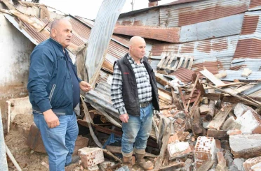 Yozgat’ta ahır çöktü, hayvanlar AFAD’ın yardımıyla kurtarıldı 