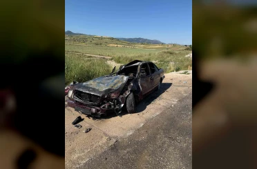 Yozgat’ta devrilen otomobil yandı: 1 ölü, 3 yaralı 