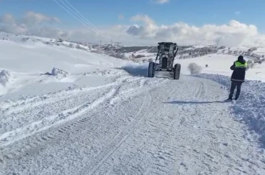 Yozgat’ta ekipler kar mesaisini aralıksız sürdürüyor 