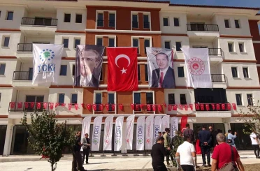 Yozgat’ta yapımı tamamlanan 184 konut ve 9 iş yeri hak sahiplerine teslim edildi 