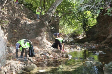 Yüceli vadisi ve şelalesinde temizlik seferberliği 