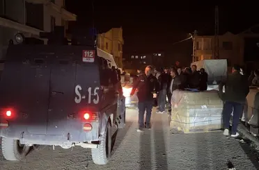 Yüksekova’da 10 saatlik kabus mutlu bitti: Kayıp Efe kamyonet kasasında uyurken bulundu
