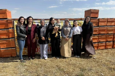 Yüksekova’da arıcılığa kadın eli değiyor: "Bin 275 kovan desteği verildi" 