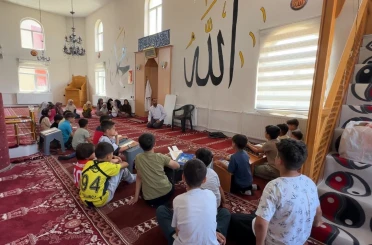Yüksekova’da çocuklar yaz Kur’an kurslarında hem öğreniyor hem eğleniyor 