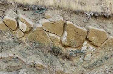 Yüksekova’da gizemli buluntu heyecanı: Esnaf tarihçilere çağrı yaptı 