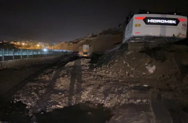 Yüksekova’da heyelan: Pizok yolu trafiğe kapatıldı 