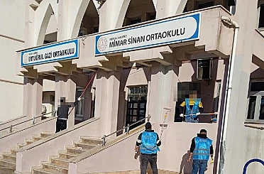 Yükümlüler, Mersin’de okulları temizleyip boyadı 