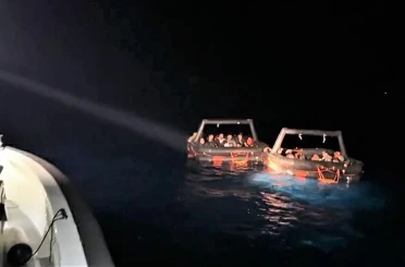 Yunanistan 32 düzensiz göçmeni Türk karasularına geri itti