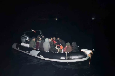 Yunanistan’ın Türk sularına geri ittiği 31 düzensiz göçmen kurtarıldı 