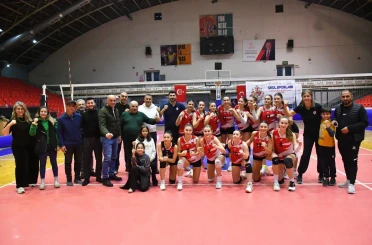 Yunusemre Belediyespor’un sultanları ligde kaldı 
