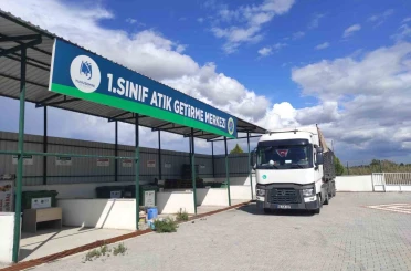 Yunusemre’de 3 bin 200 kilogram ilaç toprağı zehirlemeden imha edildi 