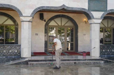 Yunusemre’de ibadethanelerde kapsamlı temizlik çalışması 