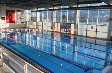 Yunusemre’den kadınlara özel kış dönemi yüzme kursu 