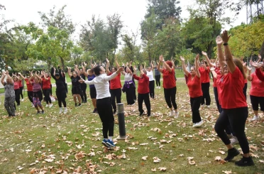 Yunusemreli kadınlardan açık havada spor etkinliği 
