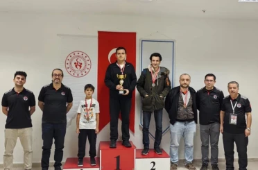 Yunusemreli satranççı Enes Kaya’dan Eskişehir’de namağlup şampiyonluk 