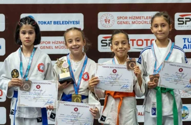 Yunusemre’nin minik judocuları Türkiye’yi salladı 
