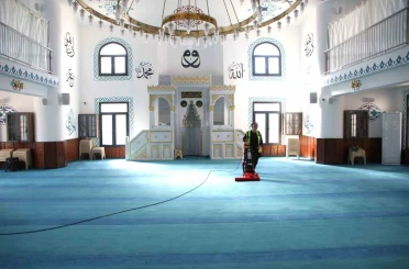 Yüreğir Belediyesi’nden ibadethanelerde bayram temizliği 