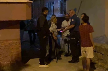 Yürümekte zorluk çeken babasının tekerlekli sandalyesini ateşe verdi 