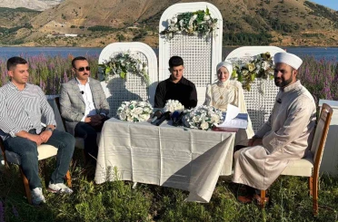 Yüzen adada "evet" dediler 