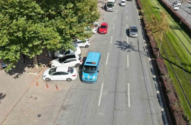 Zabıtadan yaya yoluna park eden araç ve sürücülerine denetim 