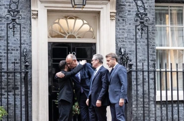 Zelenskiy: "Londra’daki görüşmeler verimli geçti ve barış yönünde küçük bir ilerleme var" 