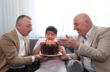 Zeynep Asya’ya Büyükakın’dan doğum günü sürprizi 