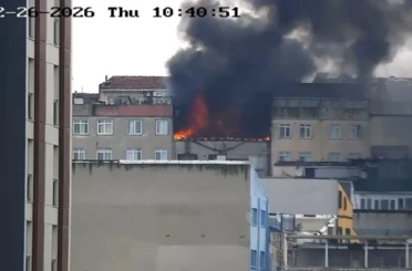 Zeytinburnu’nda 6 katlı binadan alevler yükseldi 