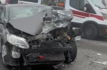 Zincirleme trafik kazasında 2'si ağır 14 kişi yaralandı