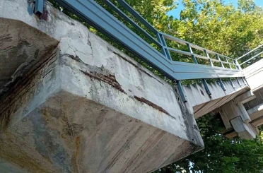 Zonguldak’ta hasar gören üst geçit, yaya ve araçları tedirgin ediyor 