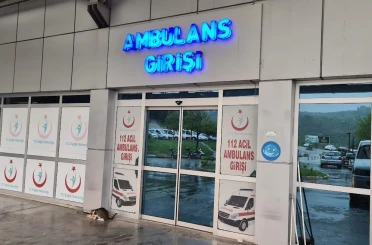 Zonguldak’ta minibüs motosikletle çarpıştı: 17 yaşındaki sürücü ağır yaralandı 