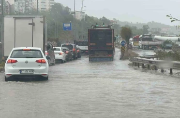 Zonguldak’ta şiddetli yağış ulaşımı aksattı 